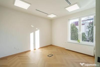 Spațiu comercial, de 25 mp, în Central - 3