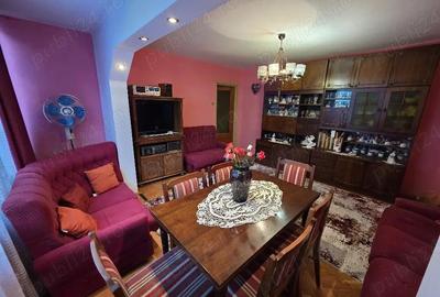 Apartament cu 3 camere semidecomandat în Micro II - 2