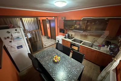 Apartament de vanzare, cu 2 camere, decomandat, 60 mp, zona 9Mai