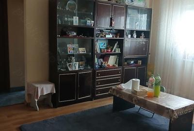 Apartament cu 3 camere semidecomandat în Sud - 1