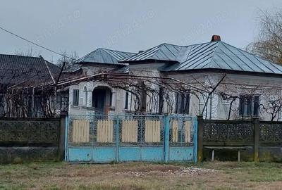 Casă cu 5 camere în Leordeni - 1