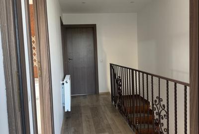 CASA LA PRET DE APARTAMENT - 4 CAMERE 2 BAI -STRADA ASFALTATA - 7