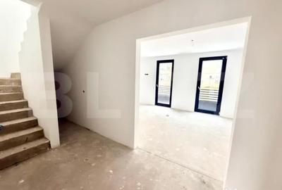Apartament cu 3 camere decomandat în Cetate