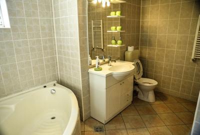 EXCLUSIVITATE - Apartament cu 3 camere în zona Vega Butoaie, cu vedere la lac EXCLUSIVITATE - Apartament cu 3 camere în zona Vega Butoaie, cu vedere la lac - 14