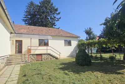 Inchiriez casa singur in curte situata in zona Negoi - 2