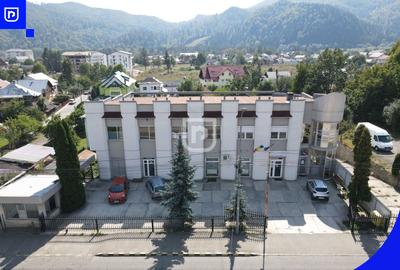 Spațiu comercial, de 1,000 mp, în Central - 3