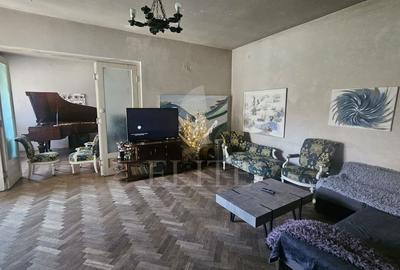 Apartament cu 3 camere semidecomandat în Central