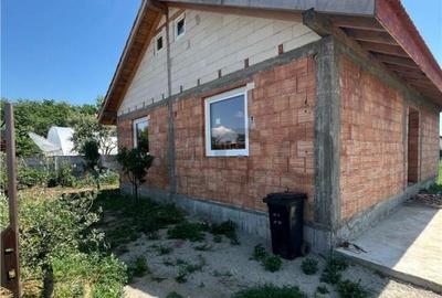 Casă cu 3 camere cu Teren 572 Mp în Gepiu - 11