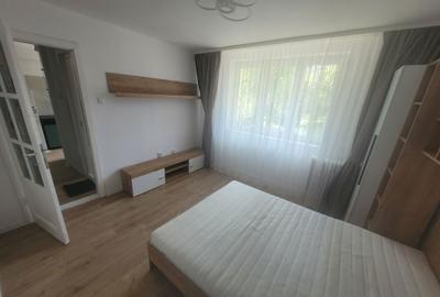 Apartament cu 3 camere semidecomandat în Central - 1