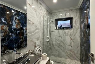 Casă cu 7 camere cu Teren 560 Mp în Malu Mare - 11