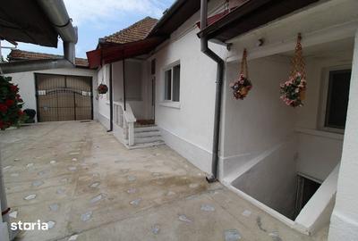 Casă cu 5 camere cu Teren 835 Mp în Central
