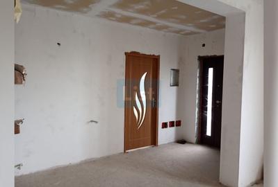 Casă cu 4 camere cu Teren 700 Mp în Șendreni - 2