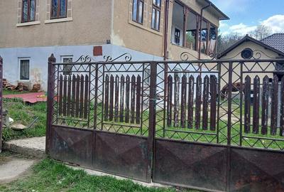 Casă cu 4 camere cu Teren 216 Mp în Central - 1