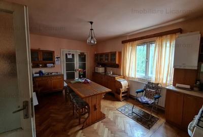 Proprietate individuala-3 apartamente,spatiu comercial,garaje,gradina,curte - 1