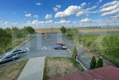 Spațiu comercial, de 900 mp, în Central - 4