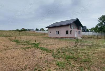 Casă cu 4 camere în Comana - 1