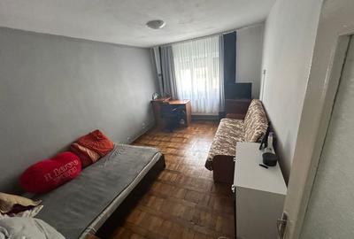 Apartament cu 2 camere decomandat în Tractorul