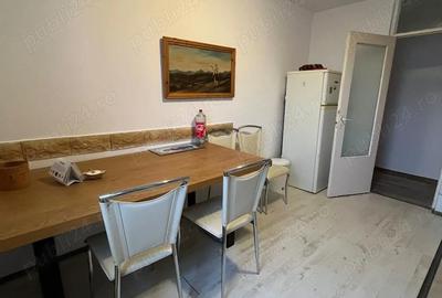 Apartament cu 3 camere decomandat în Central - 1
