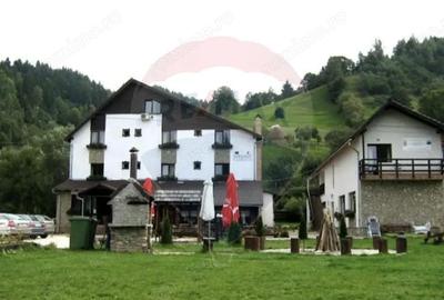 Casă cu 18 camere cu Teren 2880 Mp în Moieciu - 2
