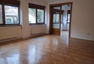 Casă individuală cu 6 camere cu Canalizare în Central - 3