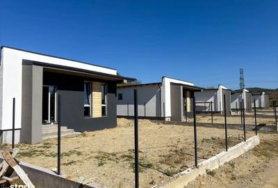 Casă cu 3 camere cu Canalizare în Mărăcineni - 2