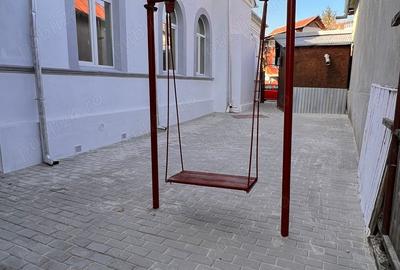 Casa cu 4 camere, curte si garaj - Zona Teilor - 1