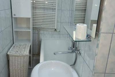 Proprietar inchiriez apartament cu trei camere semidecomandat - 2