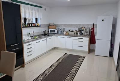 Casă cu 4 camere în Central - 1