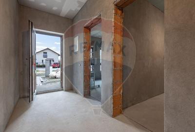 Duplex cu 3 camere cu Teren 325 Mp în Sânmihaiu Român - 17