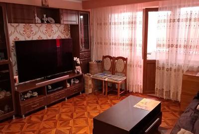 Vand apartament 3 camere Micro 3 - 1