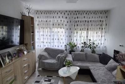 Casă cu 5 camere cu Teren 14000 Mp în Păulești - 2