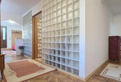 Apartament 2 camere, decomandat - zona Schei - 2