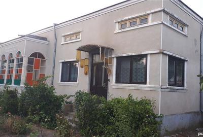 Casă cu 6 camere cu Teren 1000 Mp în Putineiu - 1