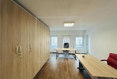 Apartament cu 3 camere nedecomandat în Aeroport