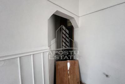Apartament cu 3 camere semidecomandat în P-ța Maria
