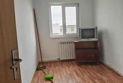 Apartament cu 4 camere semidecomandat în Hipodrom - 3