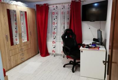 Apartament cu 3 camere decomandat în Gura Văii - 2