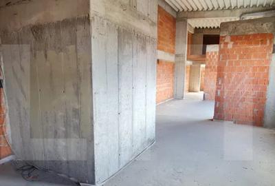 Apartament cu 4 camere semidecomandat în Banu Mărăcine - 1