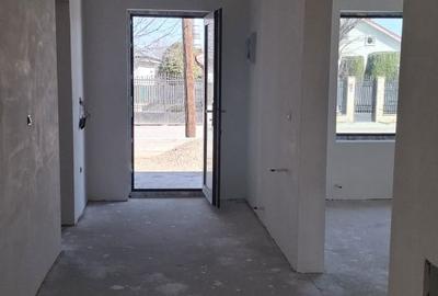 Casă cu 3 camere cu Teren 130 Mp în Central - 2