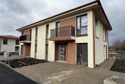 Duplex cu 5 camere cu Canalizare în Chinteni - 1