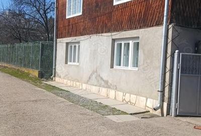 Casă cu 4 camere cu Teren 428 Mp în Central - 1