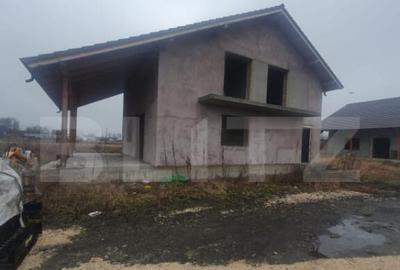 Casă cu 4 camere cu Canalizare în Stupini