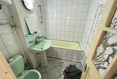 Apartament 3 camere , zona centrala, parter - 8