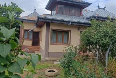Casă cu 5 camere în Central