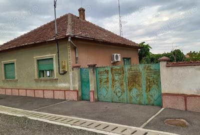 Casă cu 3 camere cu Teren 495 Mp în Central - 1