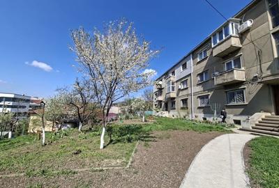 Apartament cu 3 camere semidecomandat în Gară