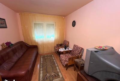 Apartament cu 3 camere în Micro 16 - 16