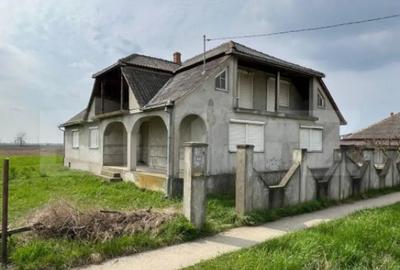 Casă cu 7 camere cu Teren 1088 Mp în Botiz - 4