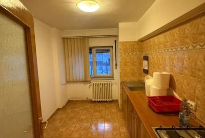 Apartament cu 3 camere decomandat în Decebal - 2
