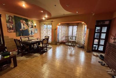 Casă individuală cu 7 camere cu Canalizare în Central - 7